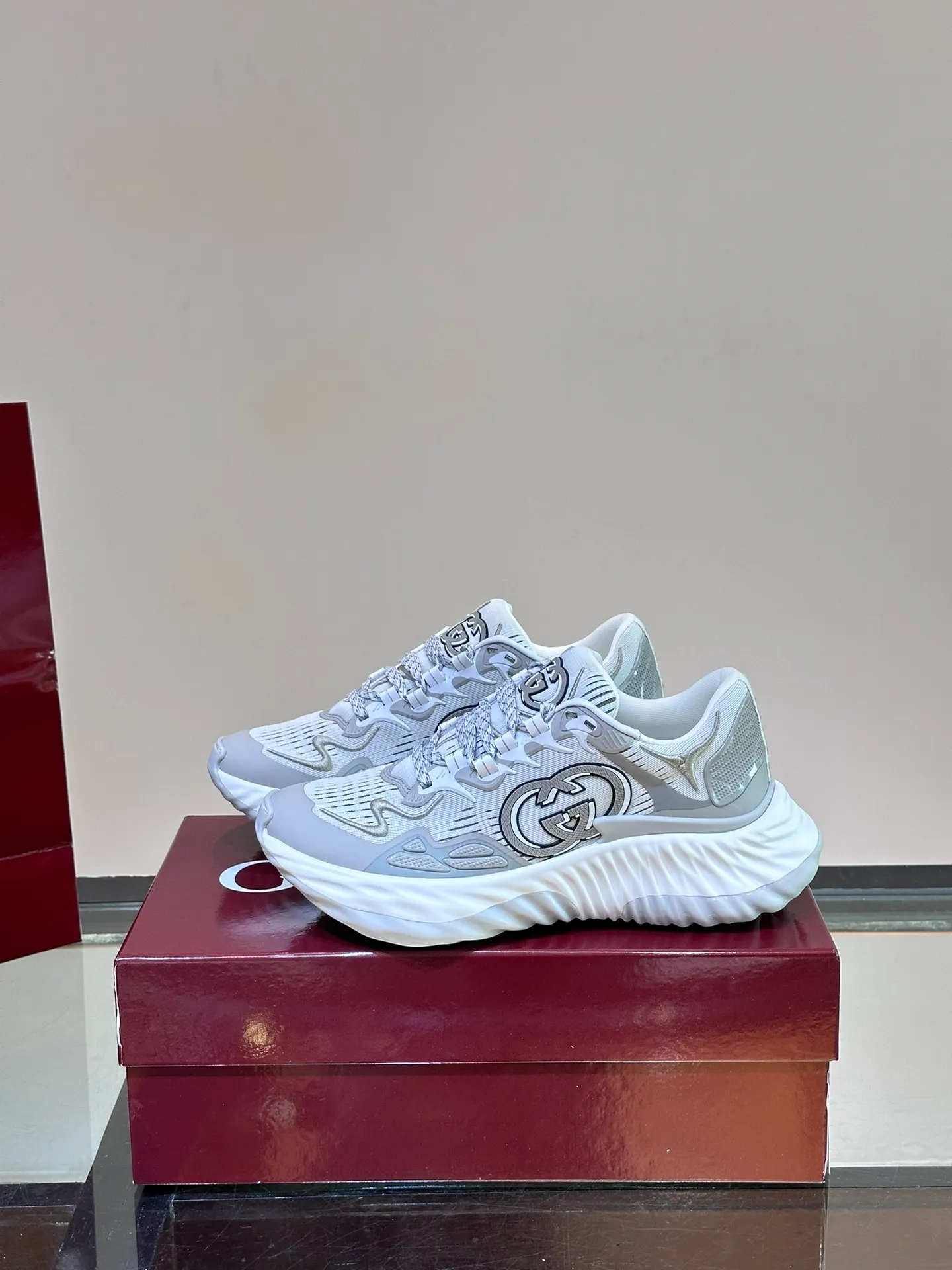 Men's Men's Shoes💰p760 "Gucc*" Ri Men's Men's Shoes💰p Men's Men's Shoes💰ple Series 2024ss👫Couple Style Casual Sports Shoes, buy the original and accurately reproduce it! Restore the quality of details, Gucci Ri men's shoes 💰p men's shoes 💰ple series sports shoes are made with innovative stitching technology to create a flowing texture like water. The leather design is paired with three-dimensional interlocking Double G leather patches and Gucci letter metal accessories, creating a free flowing texture of the entire shoe with a 3D effect. A classic and versatile piece that feels super comfortable on your feet! Male 39-44 Female 35-39